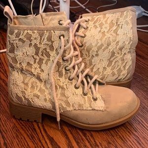 Lace combat boots